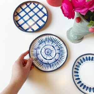 Assiette Ciel étoilé - Merveille artisanale en marron, blanc et bleu
