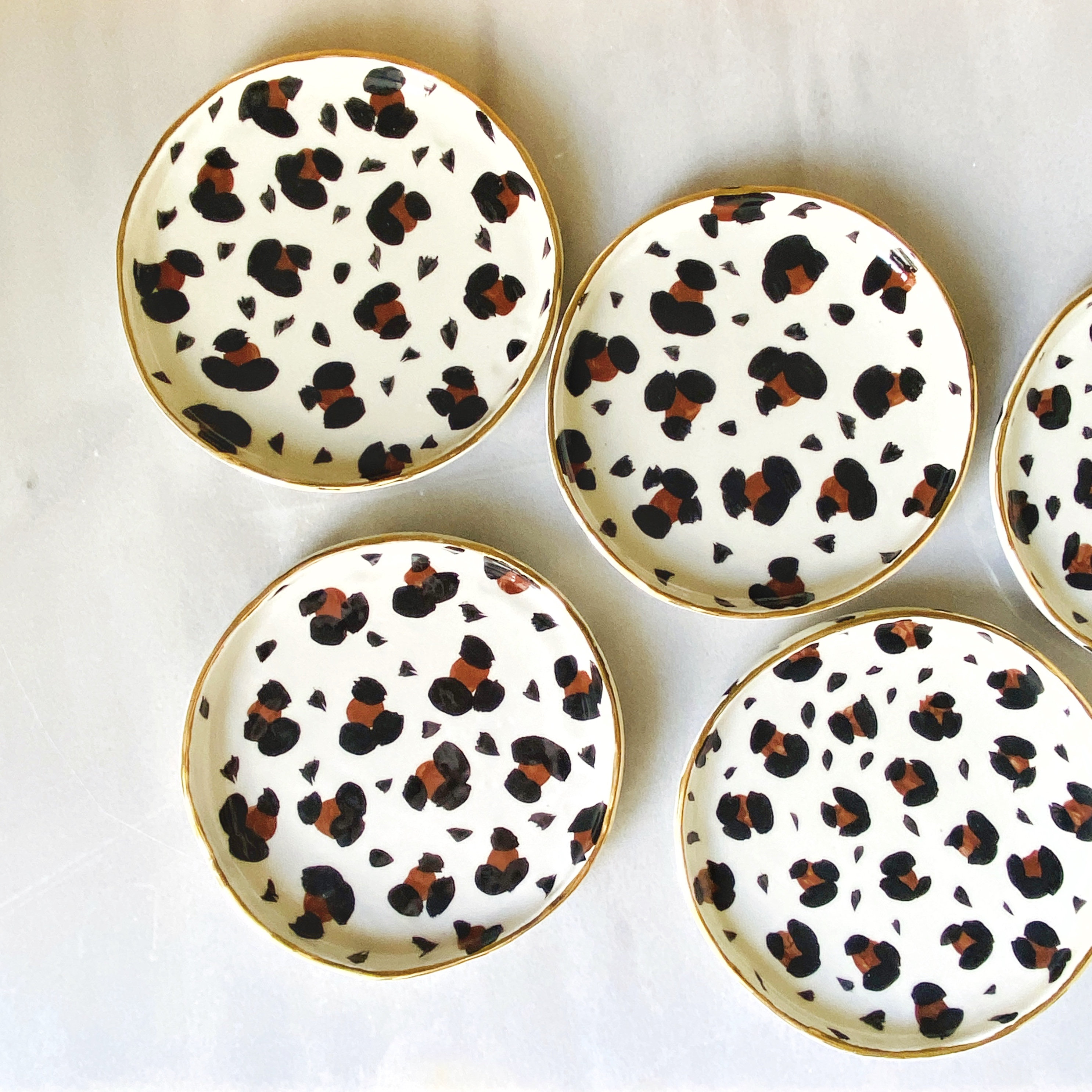 Bone China Decoative Plate Ainbow Coloed Leopad Pint