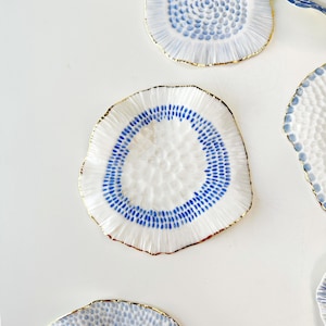 Porcelain Sunburst Plate – Blue Ring & Gold Rim