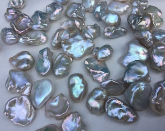 11-17 mm barockpärlor, stora keshipärlor, metallic vita pärlor.