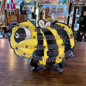 Petey Bumble Bee cribbagebord, cribboard, bordspel. wieg, op maat, red de bijen, hommel, honingbij, zomer, bijenkorf
