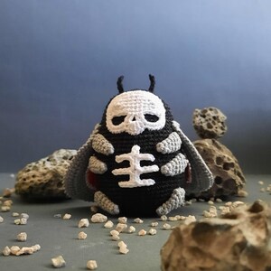 Crochet Halloween moth pattern. Pattern for Dead head butterfly.