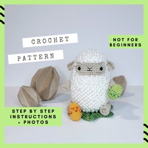 Schema per agnello pasquale all'uncinetto, tutorial pecorella amigurumi. Decorazioni per scaffali pasquali fai-da-te.