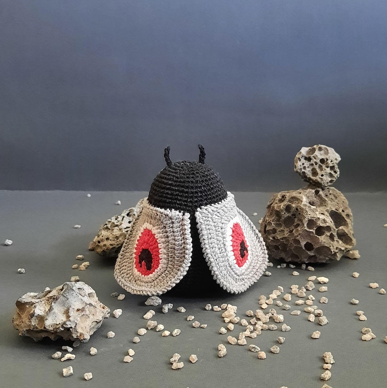 Crochet Halloween moth pattern. Pattern for Dead head butterfly.