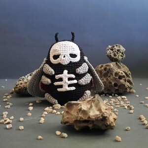 Crochet Halloween moth pattern. Pattern for Dead head butterfly.