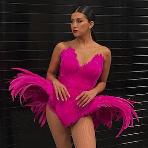Fuchsia Feather Showgirl Costume - Dramatic Feather Costume - Feather Dancer Costume - Singer Feather Outfit - Custom Feather Costume