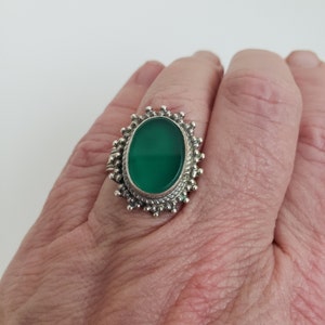 Vintage Large Green Glass Stone Signet Ring, Size US 7 1/2, Statement Ring, Silver Tone Metal