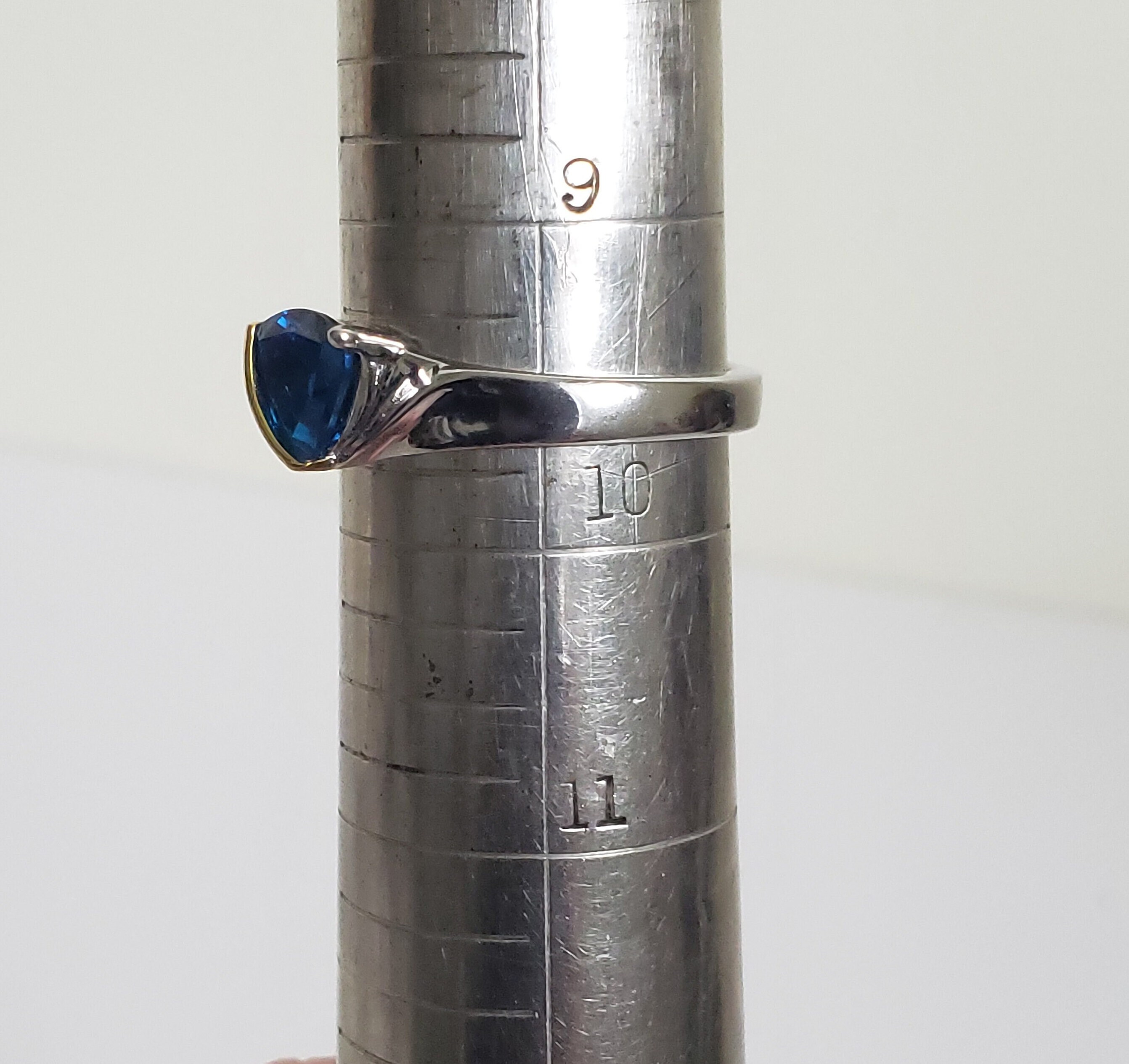 ブルートリリアントガラスジェムリング：925シルバー＆CZゴールド