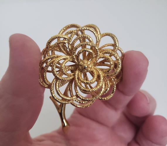 Mid Century Textured Gold Wire Open Weave Flower … - image 1