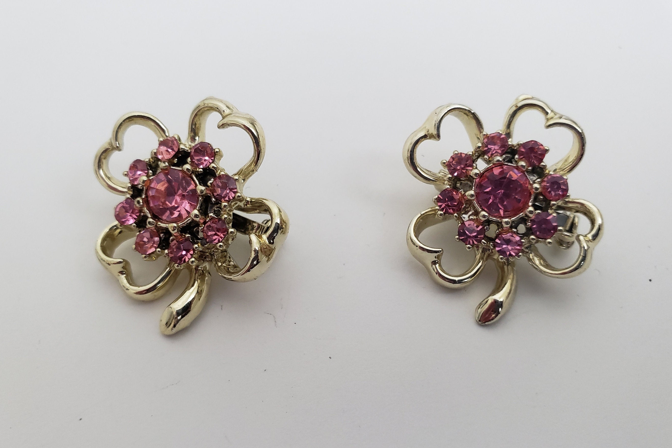 Broche Vintage Trèfle Or Avec Cristaux Roses Et Rouges - Brillante - Modèle 84