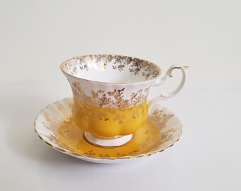 Juego de taza y platillo de té amarillo Royal Albert vintage: forma Montrose de la década de 1970