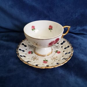 Juego de taza de té y platillo vintage de loza lustrosa japonesa: rosas rosadas, filigrana dorada