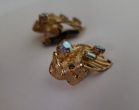 Vintage Gold Tone Filigree and Aurora Borealis Cl… - image 4