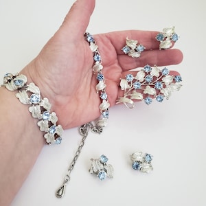 Mid Century Ice Blue and Silver Tone Jewelry Parure, Choker Necklace, Bracelet, Brooch, and Two Pairs of Clip On Earrings