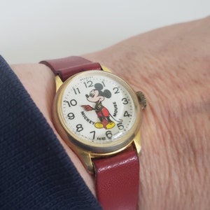 Orologio a carica analogico vintage Bradley Time Topolino con cassa rossa, 8234