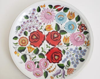 Stary węgierski talerz porcelanowy: ręcznie malowany Kalosca, biały z kwiatami