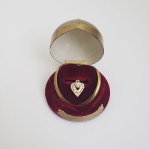 Vintage Cubic Zirconia y colgante de corazón de oro de 10 K, encanto de corazón delicado