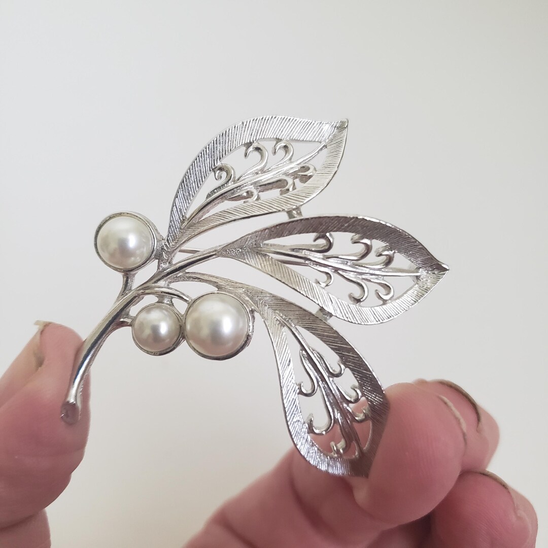 Broche Vintage Sarah Coventry - Tourbillon XXL Argenté Avec Perles - Occasion