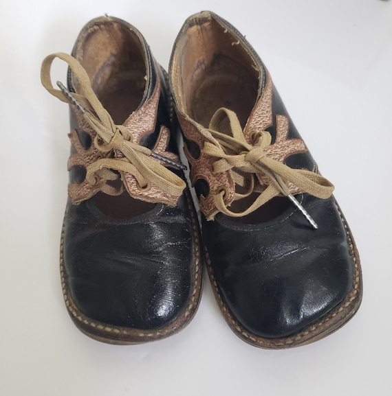 Antique Children's Leather Lace up Shoes: 1920s Display