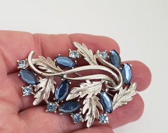 Sarah Coventry Canada Blue Rhinestone Brooch with Textured Silver Tone Leaf Setting
