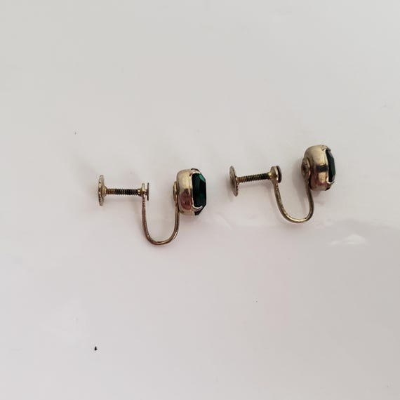 Mid Century Solitaire Glass Simulated Emerald Scr… - image 4