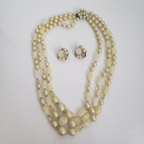 1960's Off White Triple Strand Beaded Necklace or… - image 3