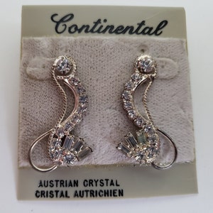 Vintage Continental Österreichische Kristall Ohrringe; Neu auf der Karte; Weißer Kristall und silberfarbenes Metall; Durchbohrte Ohrringe