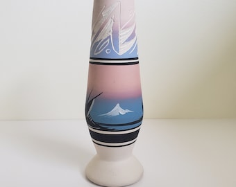 Vintage Navajo Art Pottery Vase, Southwestern Stil in Blau, Rosa, Schwarz und Weiß, signiert Cindy Navajo