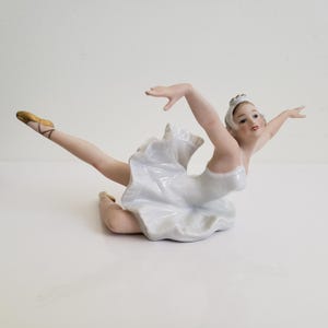 Vintage Wallendorf Ballerina Figurine: Swan Lake Leaping Pose