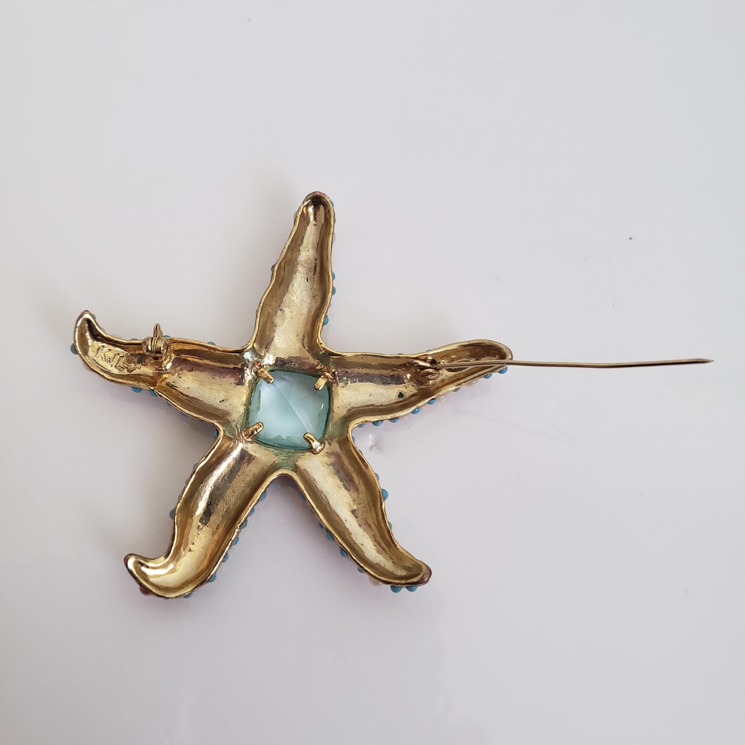 Vintage Starfish Brooch 3” Gold Tone Textured Pearl Center Mid Century Modern GEORGIAN PEARL STARFISH BROOCH WITH ORIGINAL BOX – The Old Cut main image 4