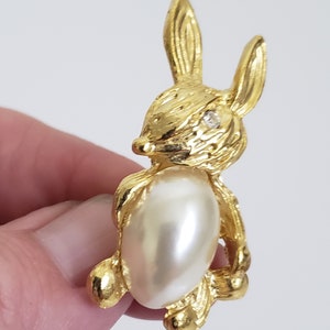 Cute Gold Tone Bunny Rabbit Brooch or Pin With Faux Pearl Jelly Belly and Rhinestone Eye