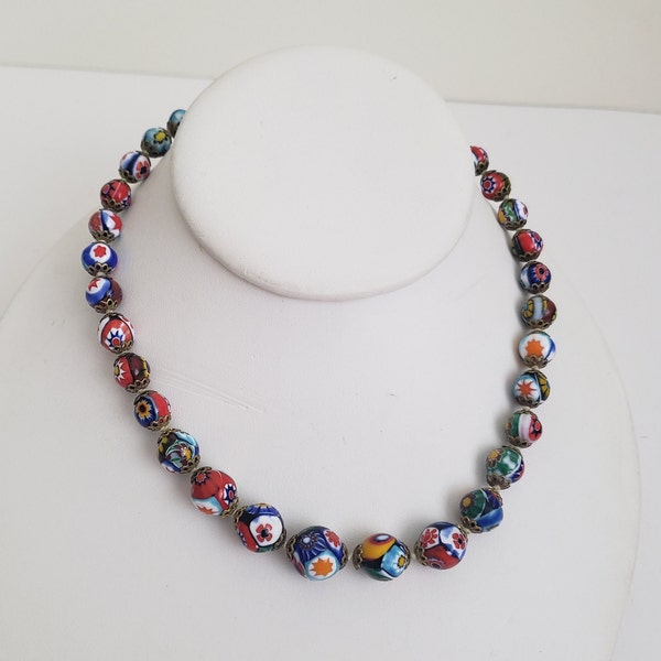 collier ou tour de cou de perles Millefiori vintage, collier de perles de verre italiennes graduées, perles de verre multicolores