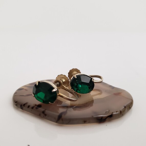 Mid Century Solitaire Glass Simulated Emerald Scr… - image 1