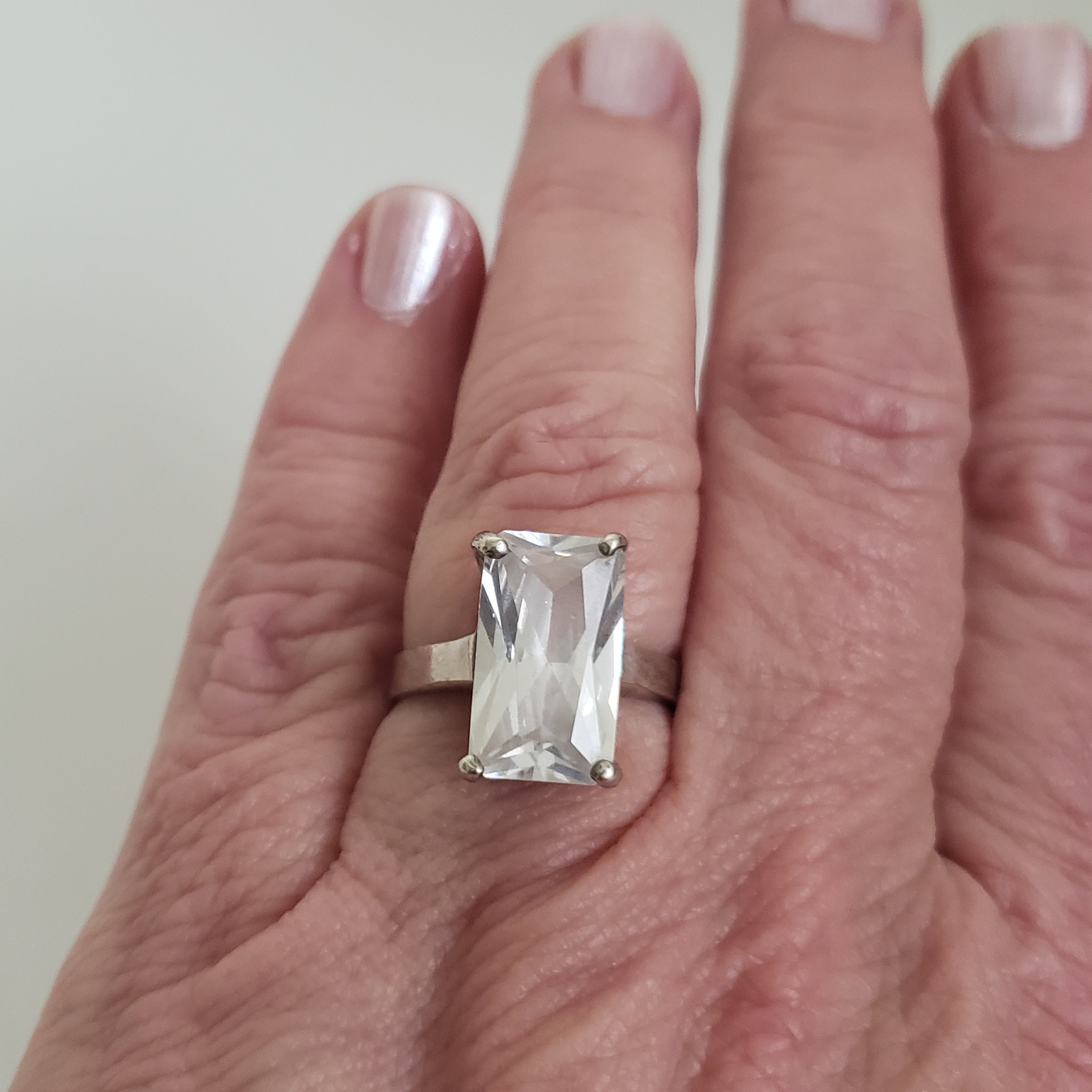 ヴィンテージ 925 シルバーリング：エメラルドカットクリスタルライン