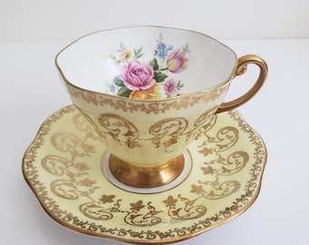 Taza de té y platillo vintage EB Foley: amarillo, rosas, filigrana dorada, hecho en Inglaterra