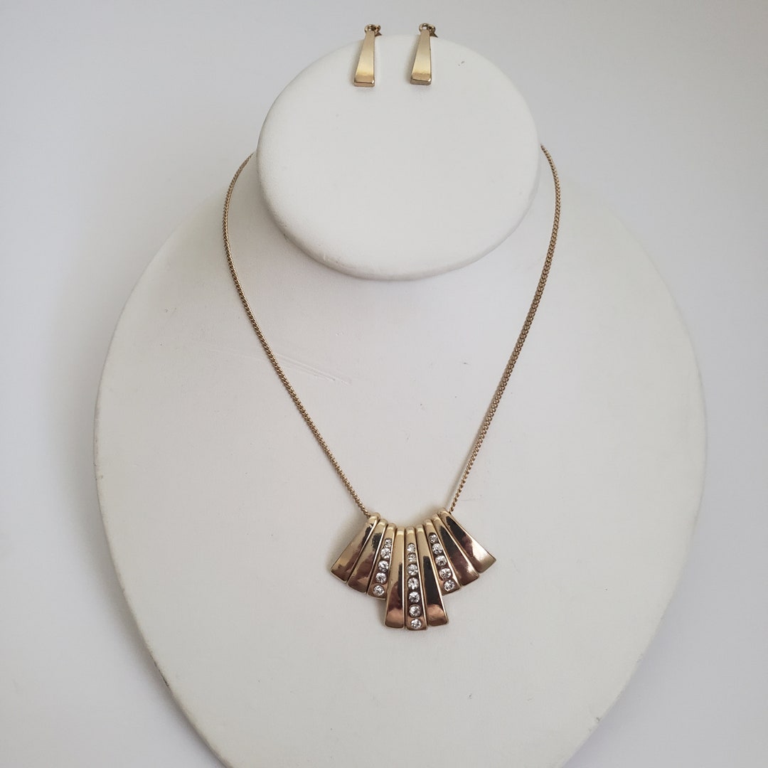 Parure Collier Et Boucles D'oreilles Avon, Finition Stratifiée, Neuve Avec étiquettes