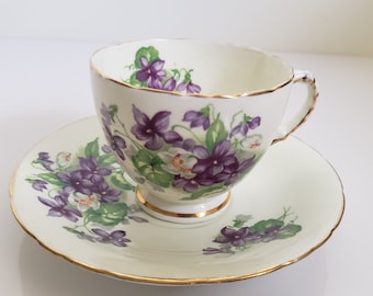 Early Mid Century Sutherland Unnamed Devon Violets Pattern Teacup Set, White With Purple Flowers, Fancy Gold Trim To Handle