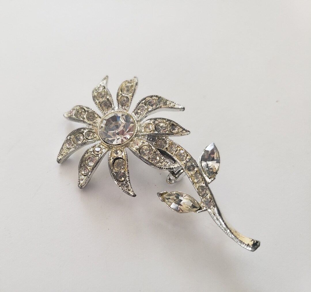 Broche Barrette Argentée Vintage En Forme De Trèfle Avec Strass Blanc - Occasion Portée