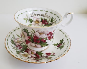 Taza de té y platillo vintage Royal Albert Bone China: Rosa de Navidad de diciembre, forma Montrose