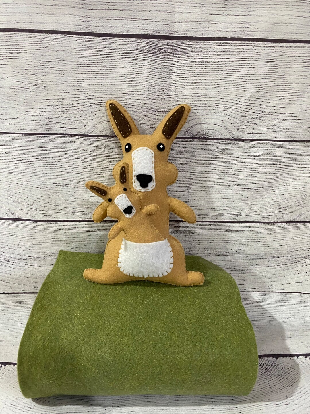 Kangourou et bébé, jouet kangourou en feutre, kangourou en peluche, cadeau  de baby shower, décoration de chambre d'enfant, décoration de baby shower, 