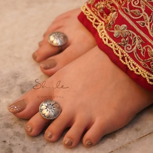 Moh Intricate Petal 925 Sterling Silver Toe-Ring, Handcrafted Oxidized Silver Toe Ring, Gifts For Bride, Rajasthani Jewellery