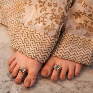 Para pierścionków na palce u stóp z turkusowym kwiatem, oksydowane srebro próby 925