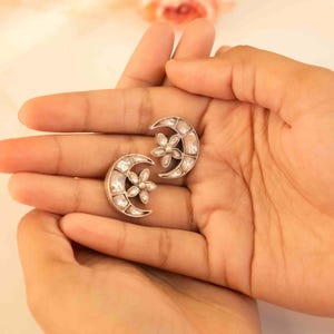 Boucle d&#39;oreille intemporelle Essence Kundan Chaand Phool, clous d&#39;oreilles en argent pur fabriqués à la main en argent sterling massif 925, cadeau pour elle, bijoux en argent minimes