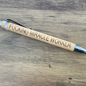 Fucking Miracle Worker, Rude Joke Funny Bamboo Pens - Collègues de travail Amis, Cadeau, Plaisanterie, Personnalisé - Livraison gratuite