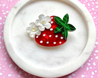 Strawberry Flower Brooch, Acrylic Brooch, Vintage Brooch, Fruit Jewellery, Vintage Accessories, Strawberry Gifts, Strawberry Jewellery