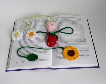 Crochet Strawberry/Sunflower  Bookmark, Handmade gift idea for lovers of reading, Cute Accessory for Bookworms, Cozy Crochet Bookmark