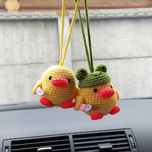Joli canard au crochet avec couteau, accessoires de rétroviseur de voiture, canard avec chapeau de grenouille, cadeau meme canard jouet, intérieur pour ados, suspension de miroir de voiture