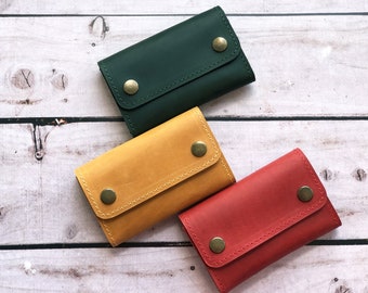 Minimalist Distressed Leather Key Holder with Snap Closure, Personalized Key Organizer Case