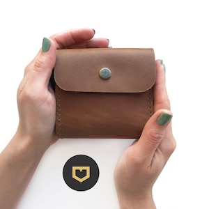 Cartera pequeña de cuero para mujer / Mini cartera marrón, Cartera grabada, Tarjetero para hombre, Monedero de viaje, Cartera personalizada, Cartera bifold personalizada