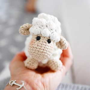 Crochet patterncrochet pattern Sheep Hope, lamb Hope, German, English, Espanol, Poruguese, Français, Italian, crochet, Amigurumi image 1